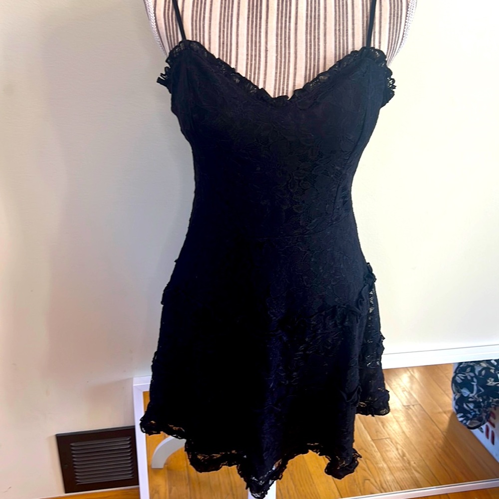 Mi Ami black lace lined, tiered dress, Large